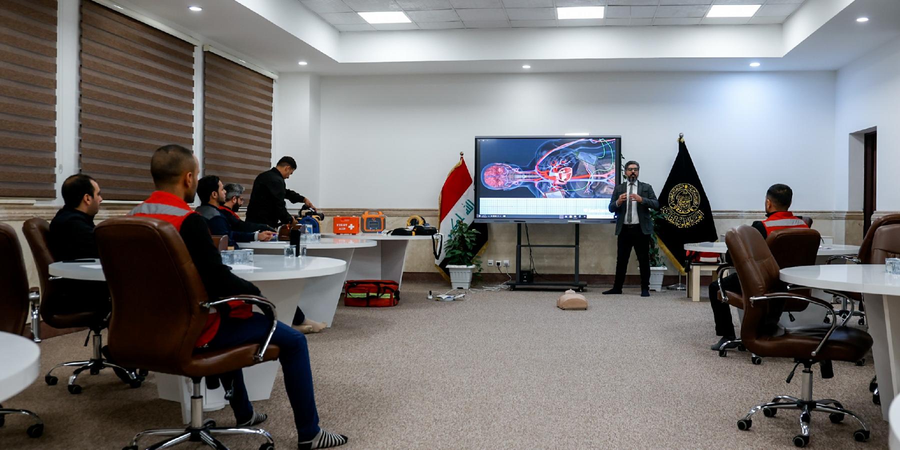 العتبة العلوية المقدسة تقيم دورة تخصُّصية في الإخلاء الطارئ لتطوير مهارات الخدم لإنقاذ حياة الزائرين  