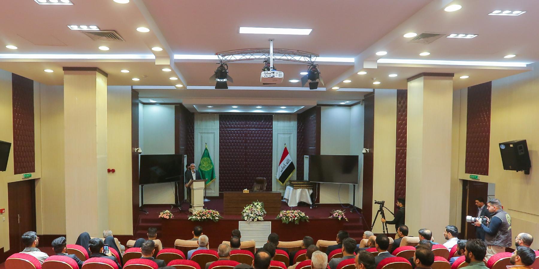 العتبة العلوية المقدسة تحتفي بمسؤولي الحملات التطوعية في حملة (عليٌ أبونا ) لصيانة المقاعد الدراسية