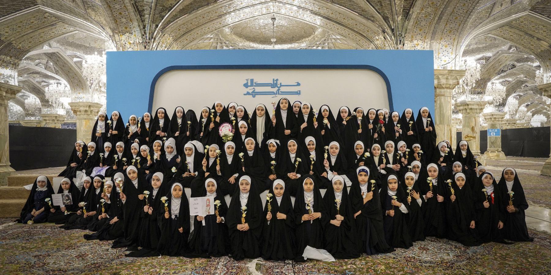 احتفاء بهنّ لوصولهن سن التكليف الشرعي .. العتبة العلوية المقدسة تقيم حفلاً لطالبات المدارس في النجف الأشرف
