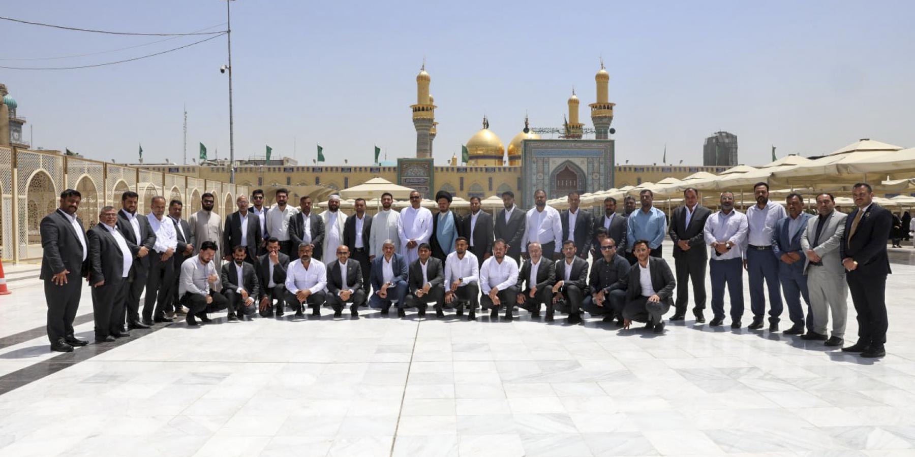 خدم العتبة العلوية المقدسة يزورون العتبة الكاظمية المقدسة في رحلة أسبوعية