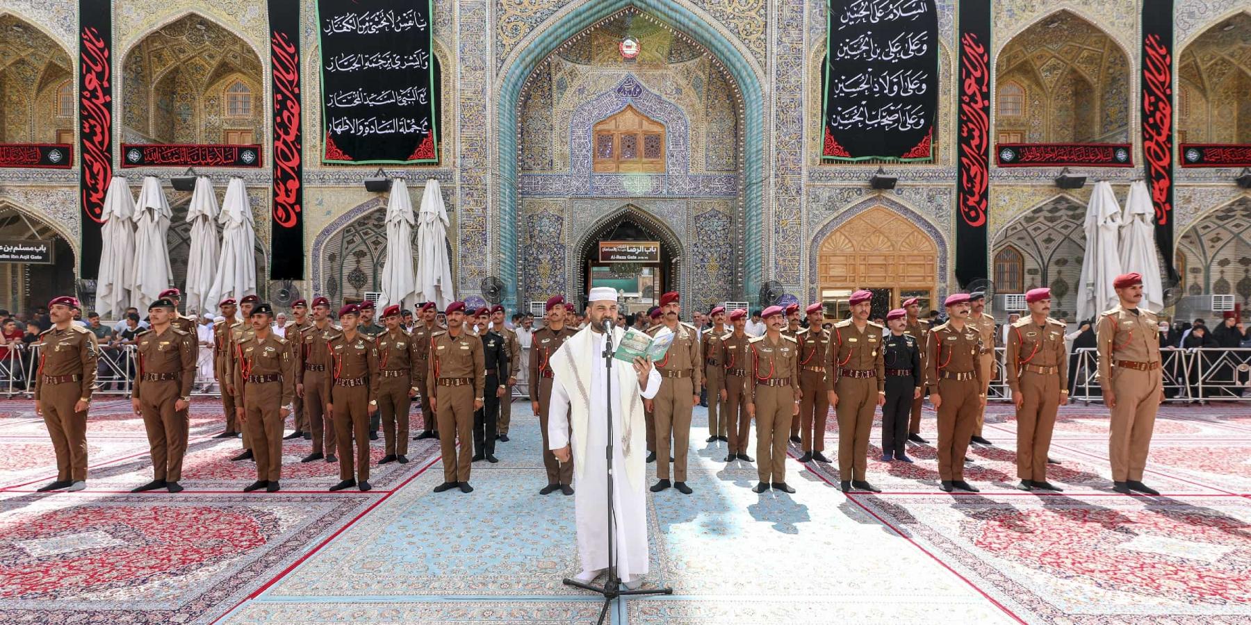 خريجو الكلية العسكرية يؤدون قسم التخرج في رحاب مرقد أمير المؤمنين (عليه السلام)