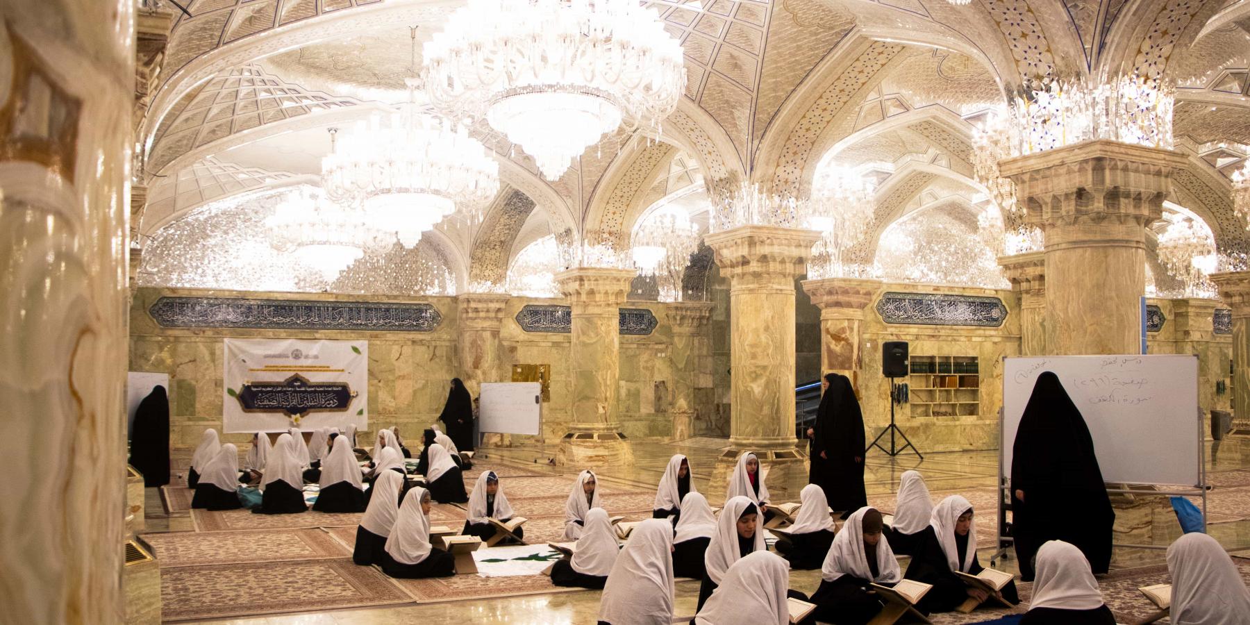 خدمةً لطالبات المدارس والجامعات .. العتبة العلويّة المقدَّسة تُقيم دورة قرآنيّة بمشاركة (150) طالبة 