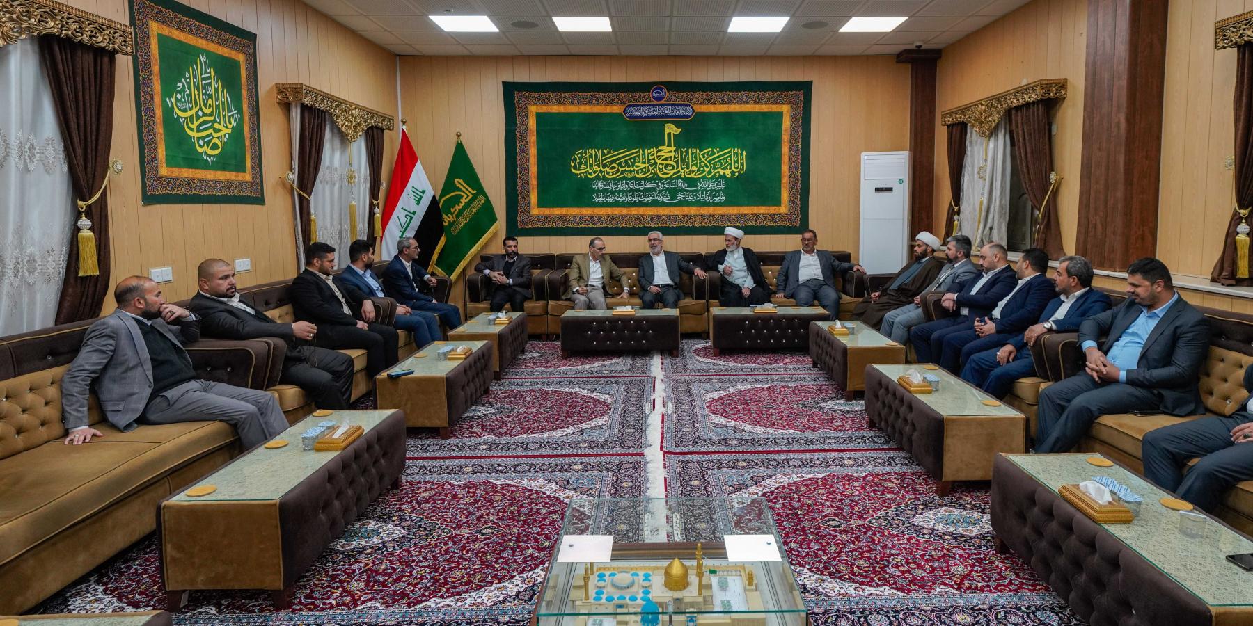 الأمين العام للعتبة العلوية المقدسة يترأس وفداً إلى سامراء لتقديم التهاني للأمين الجديد للعتبة العسكرية المقدسة