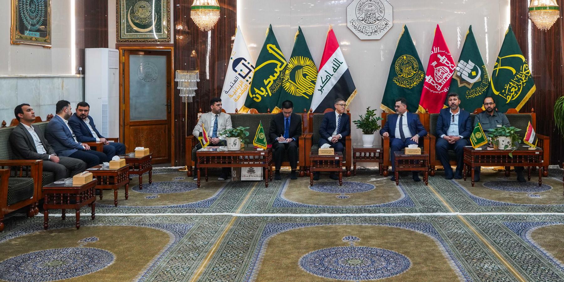 وفدٌ دبلوماسيّ صينيّ يزور العتبة العلوية المقدسة 