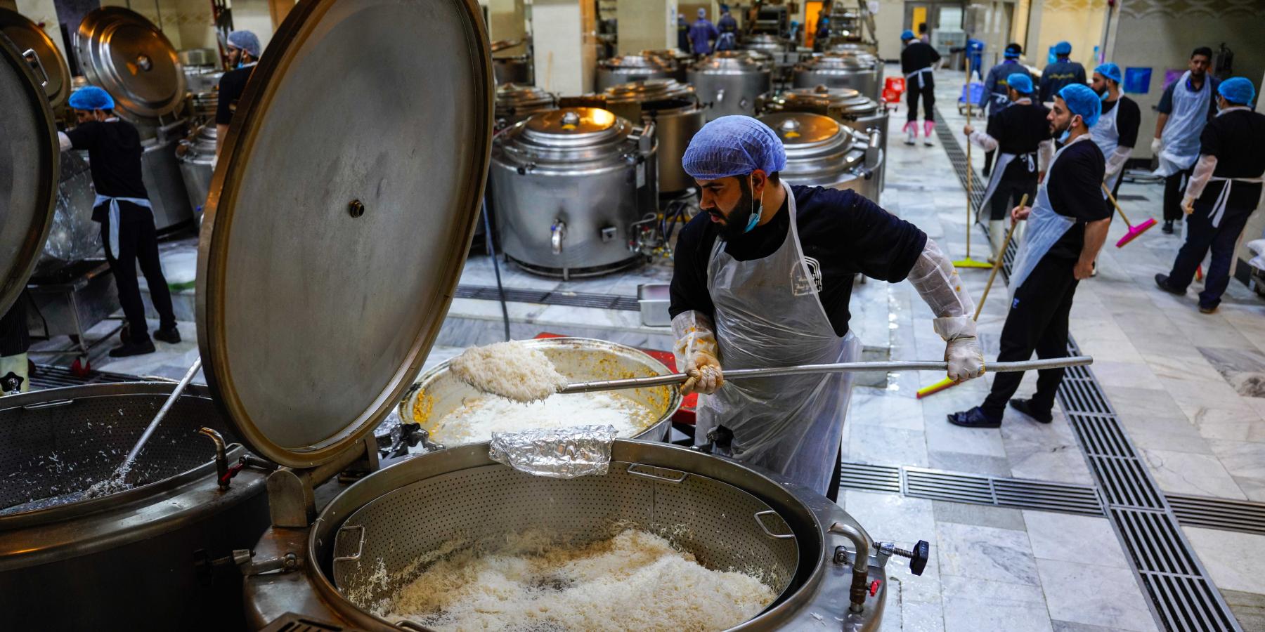 أكثر من 100 ألف وجبة طعام .. قسم المضيف  يبادر بضيافة الزائرين طيلة أيام عيد الفطر المبارك  