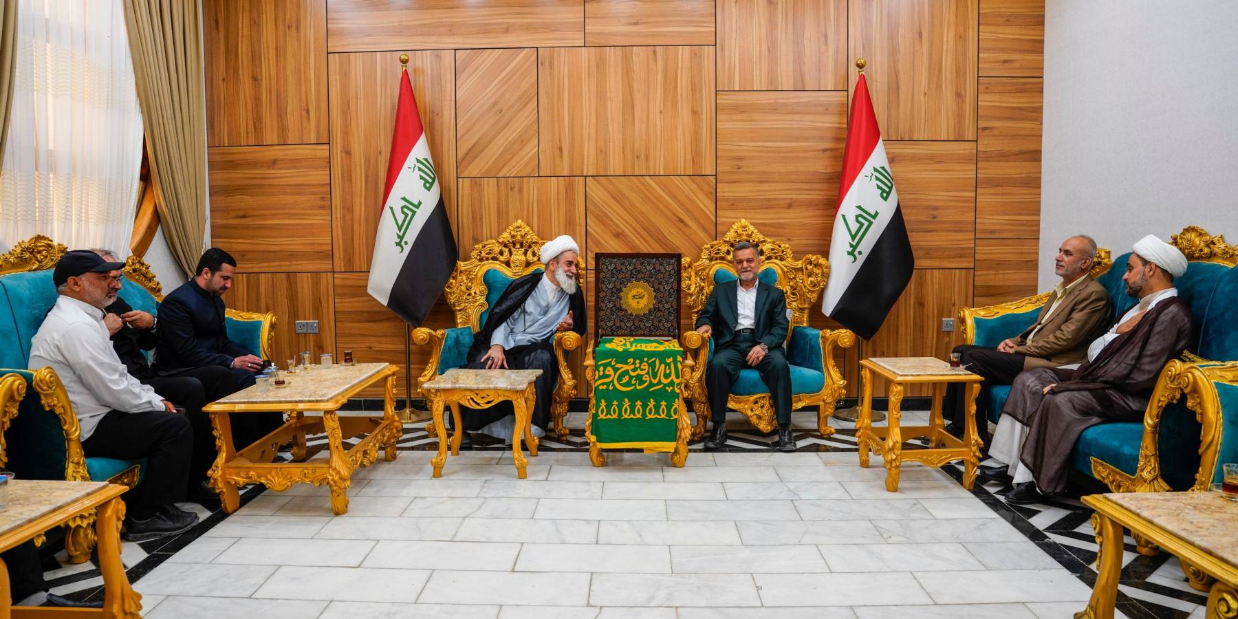 بأجواء ولائية و احتفاء رسمي .. الأمانة العامّة للعتبة العلويّة المقدّسة تستقبل راية الإمام الرضا (ع)