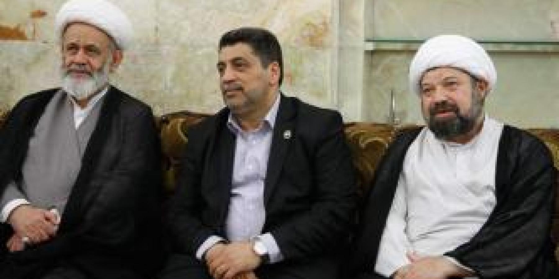 الأمين العام للعتبة الكاظمية المقدسة يتشرف بزيارة مرقد أمير المؤمنين عليه السلام