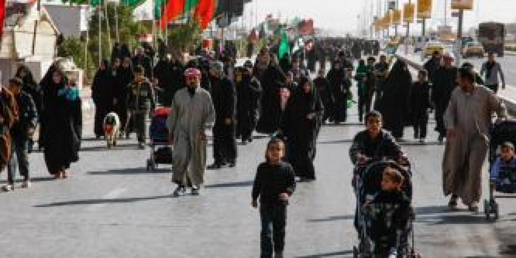 الحشود المليونية المعزّية بوفاة الرسول الأعظم صلى الله عليه واله وسلم تنهي مراسم زيارة أمير المؤمنين(عليه السلام)