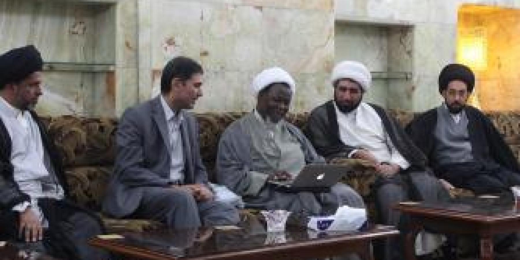 وفد من مستبصري نيجيريا يتشرفون بزيارة مرقد أمير المؤمنين عليه السلام