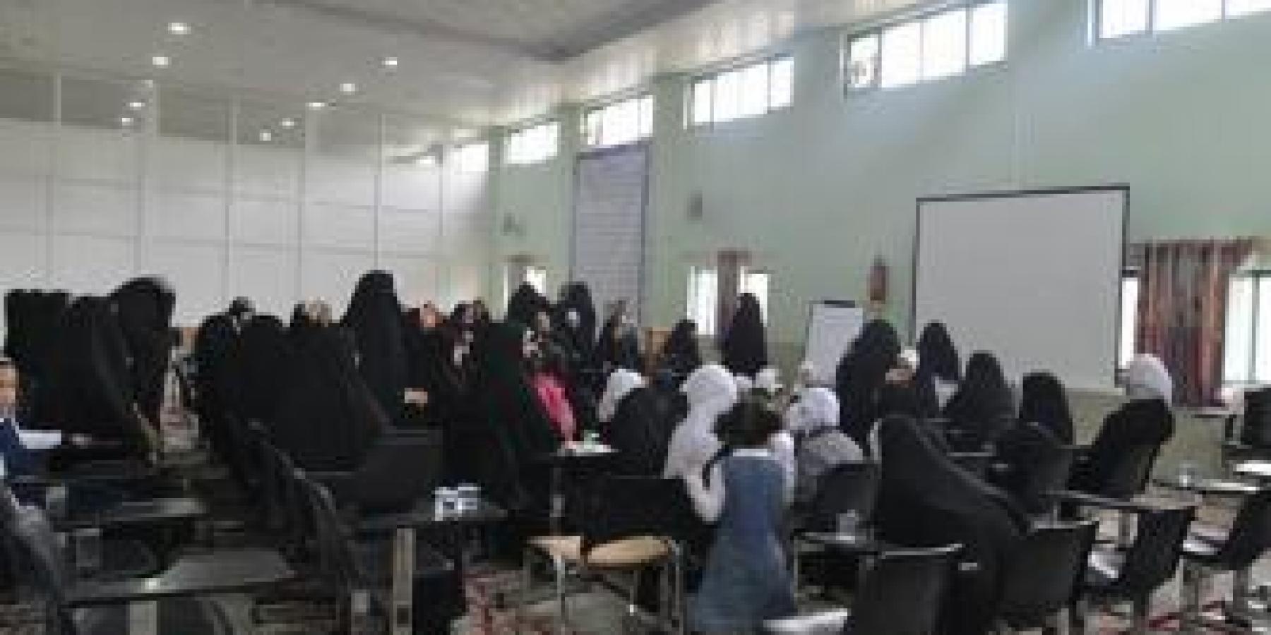 العتبة العلوية المقدسة تستضيف إدارة وطلبة مدرسة مكة المكرمة الابتدائية للبنات