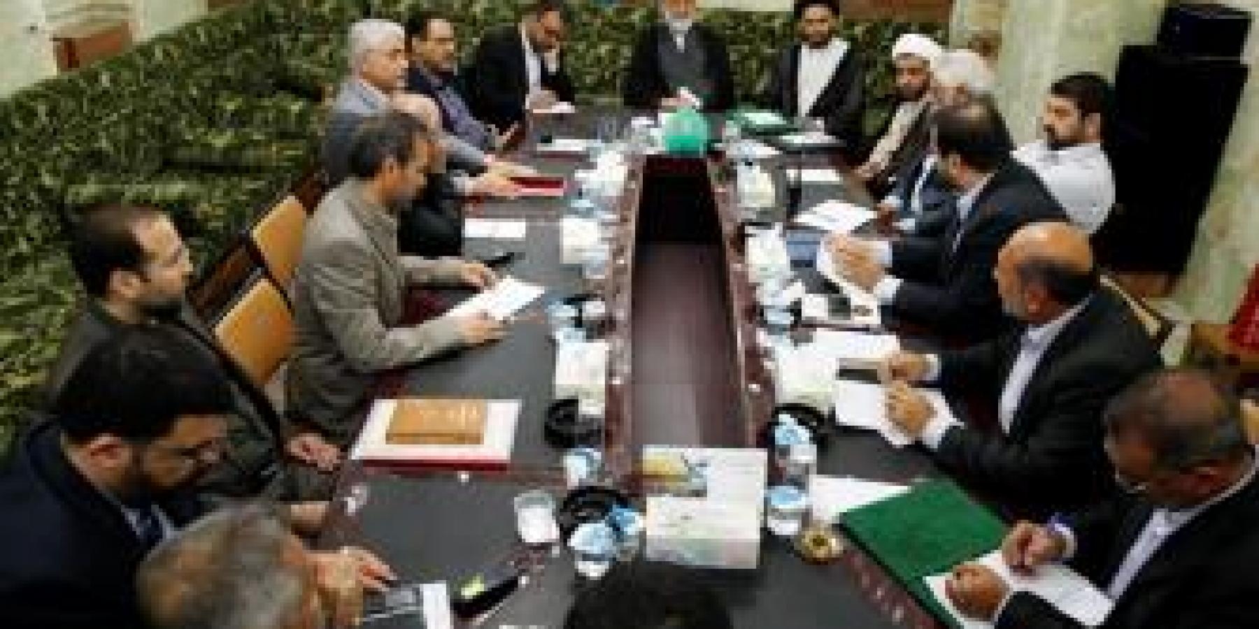 الأمين العام للعتبة العلوية المقدسة يشدد خلال لقائه الاسبوعي برؤساء الاقسام على بذل المزيد من الجهود لخدمة المكان المقدس وزائريه الكرام