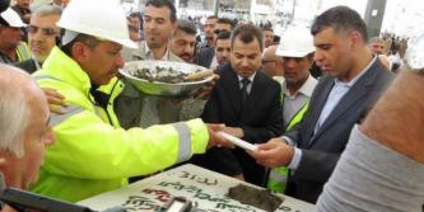 وزيرا الاعمار والاسكان والتخطيط يضعان حجر الاساس للمجاميع الصحية الجديدة قرب الحرم العلوي الشريف