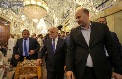  رئيس الوزراء الدكتور حيدر العبادي يؤدي مراسم الزيارة في رحاب مرقد أمير المؤمنين (عليه السلام)