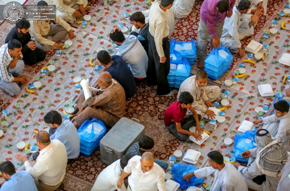 مضيف العتبة العلوية المقدسة يوزع أكثر من 30 ألف وجبة في موائد رمضانية في أماكن مختلفة