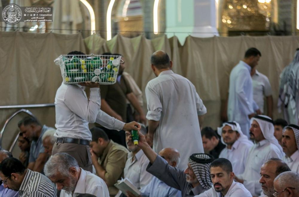 لجنة توزيع وجبات الإفطار اليومي توزع أكثر من ربع مليون وجبة للمصلين داخل الصحن الحيدري الشريف