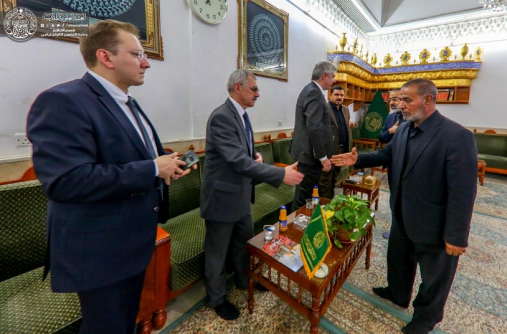 السفير الروسي في العراق يبدي إعجابه بالمعالم التاريخية والأثرية في مرقد أمير المؤمنين (عليه السلام)