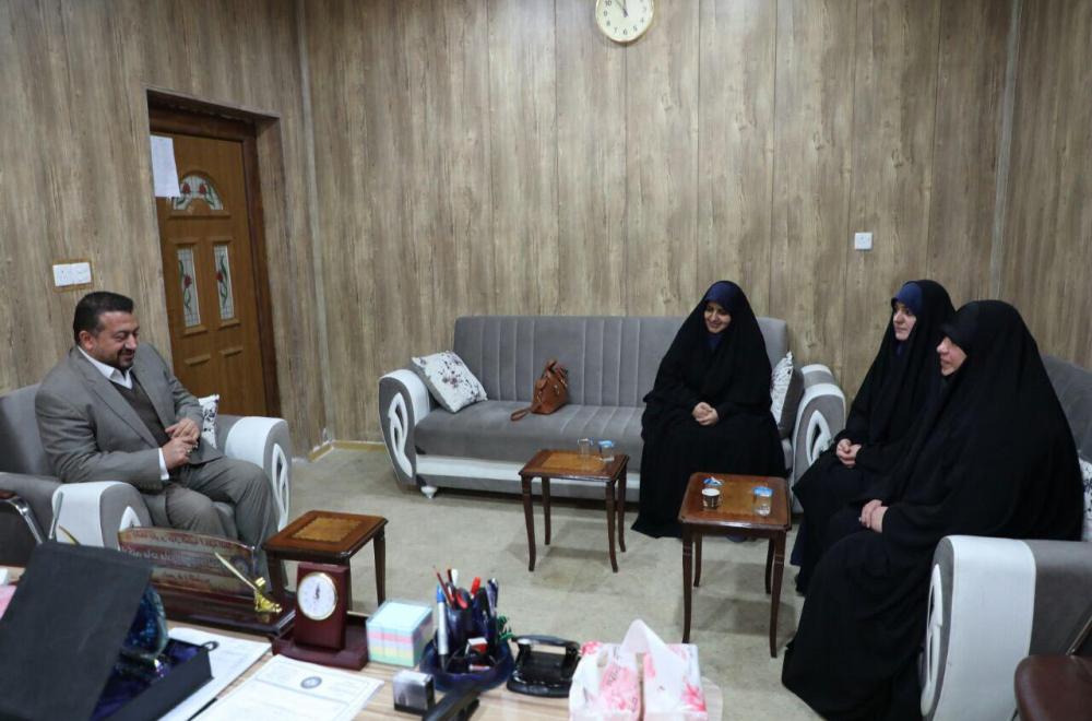 شُعبة العلاقات العامة النسوية في العتبة العلوية تكرم رئيس فرع التشريح في جامعة جابر بن حيان الطبية