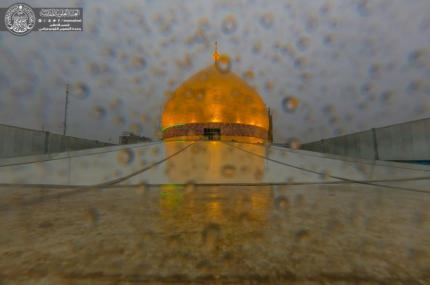 En image… le dôme du Saint Mausolée de l’Emir des croyants sous les bénédictions de la pluie