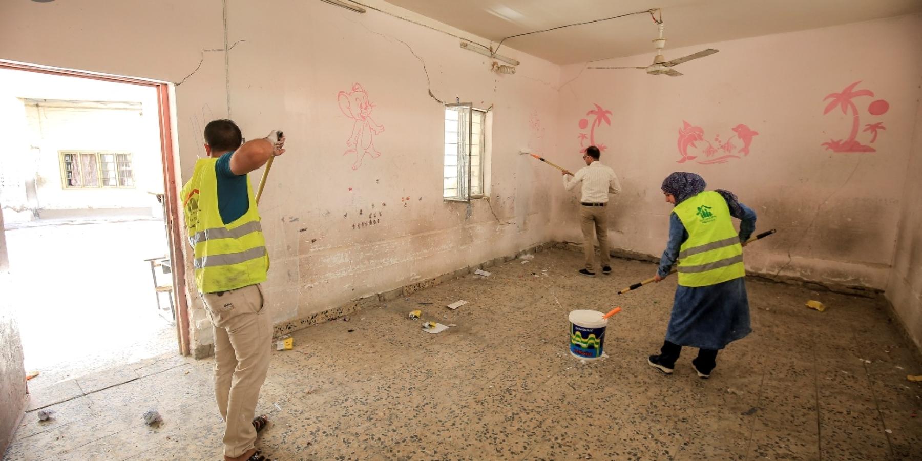 شعبة المتطوعين في العتبة العلوية تقدم الدعم اللوجستي لترميم إحدى المدارس بالمدينة القديمة في النجف الأشرف