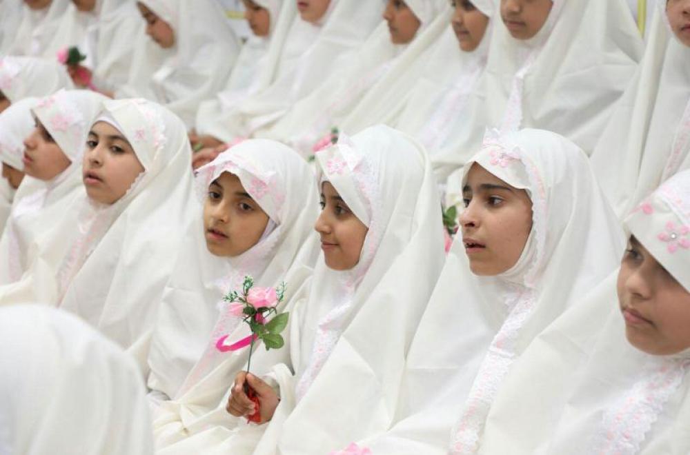 قسم الشؤون الدينية والفكرية النسوي يلبي دعوة مدارس العقيلة (ع) الابتدائية لحضور حفل سن التكليف