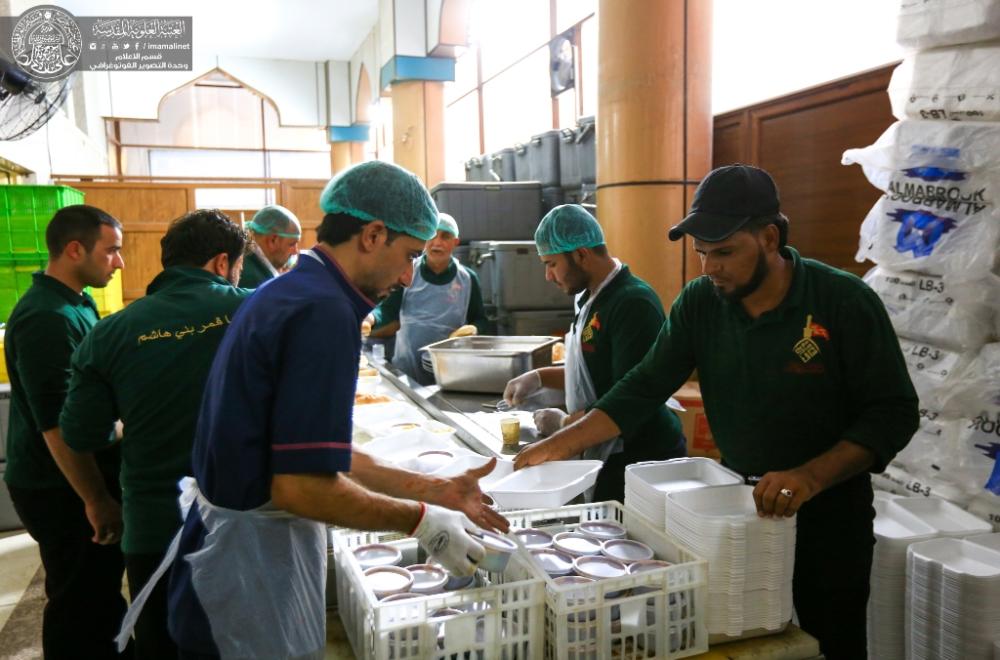 مضيف الزائرين في العتبة العلوية : توزيع أكثر من (80) ألف وجبة طعام للزائرين في ليلة ويوم عيد الغدير الأغر