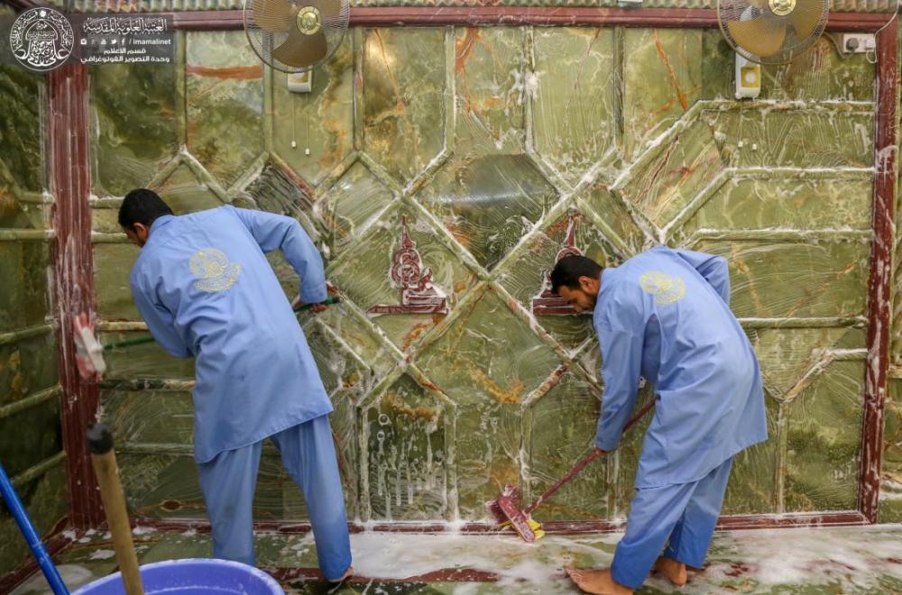 مراسِم غسل أروقة الضريح الطاهر للمولى أمير المؤمنين (عليه السلام) استعداداً لمناسبة عيد الغدير الاغر