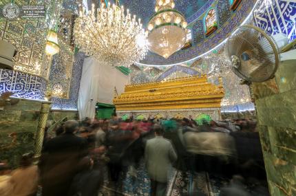 شعبة الثريات في العتبة العلوية تنفذ حملة لصيانة الثريات داخل الضريح المطهر وخارجه (صور)