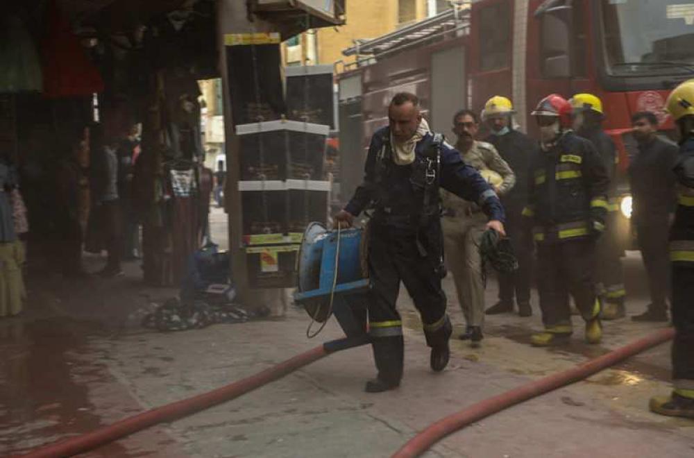 فرق الدفاع المدني في العتبة العلوية تخمد حريقاً بأحد فنادق المدينة القديمة 