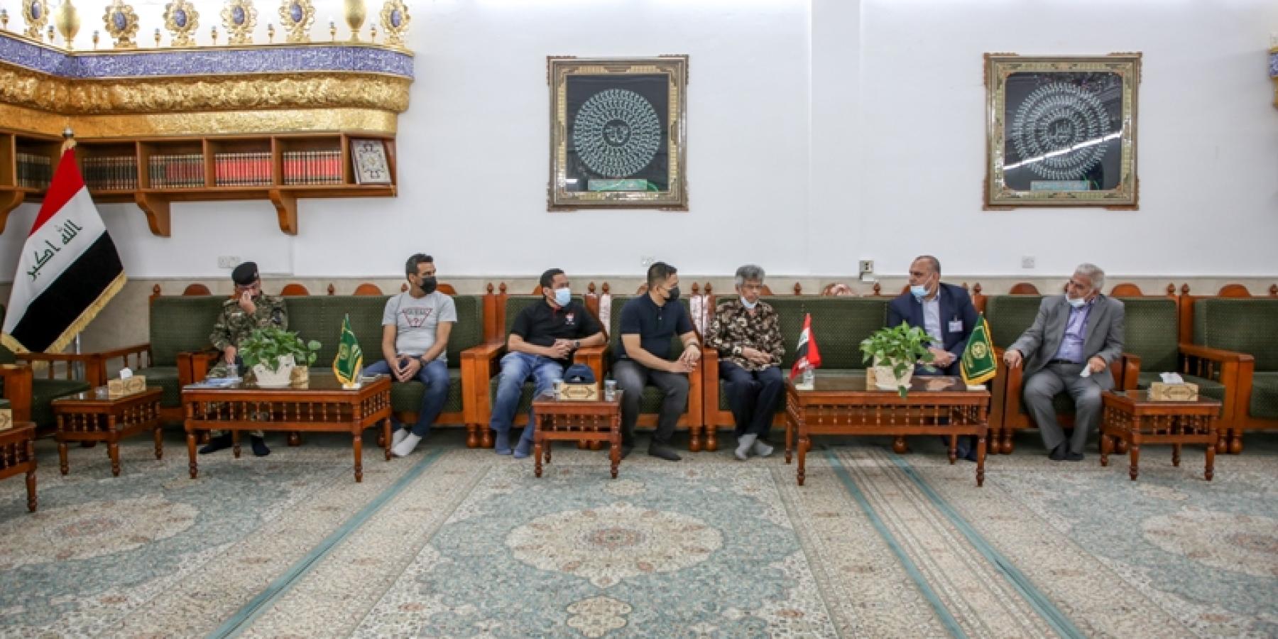 وفد سفارة جمهورية إندونيسيا في العراق يتشرف بزيارة المرقد العلوي الطاهر