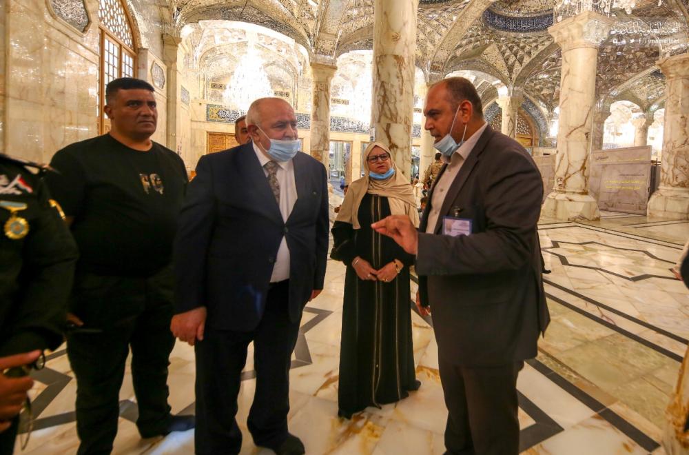 السفير الجزائري في العراق يتشرف بزيارة مرقد أمير المؤمنين (عليه السلام)