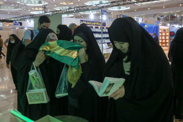 إقبال واسع على جناح العتبة العلوية بمعرض الكتاب الدولي في طهران
