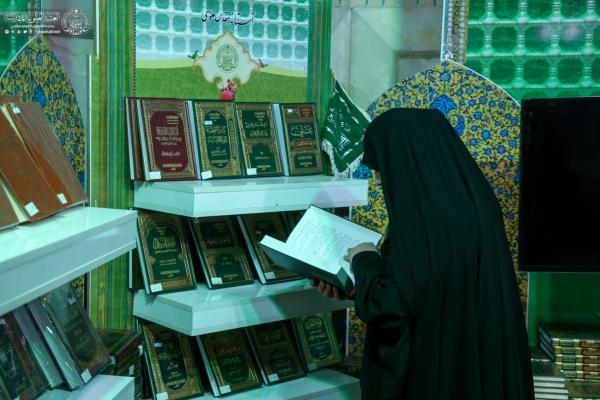 إقبال واسع على جناح العتبة العلوية بمعرض الكتاب الدولي في طهران