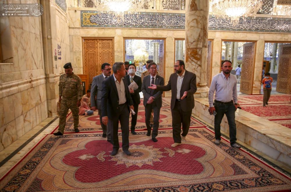 السفير الياباني في العراق يزور العتبة العلوية المقدسة ويطلع على معالمها التاريخية