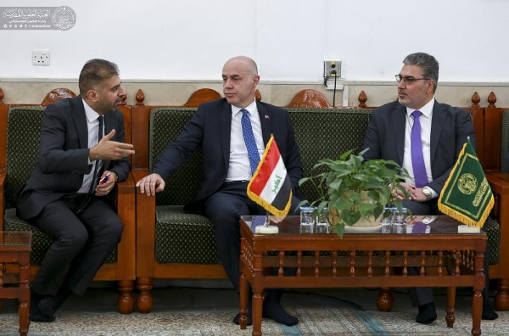السفير التركي في العراق يتشرف بزيارة مرقد أمير المؤمنين (عليه السلام)