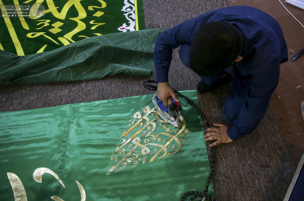 اللافتات الخضراء الخاصة بعيد الغدير الأغر تعكس ولاء منسوبي العتبة العلوية المقدسة لأمير المؤمنين(ع)