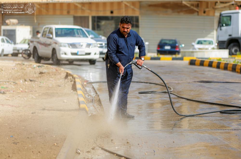 آليات وكوادر العتبة الميدانية تقدم خدماتها في مدينة النجف الأشرف