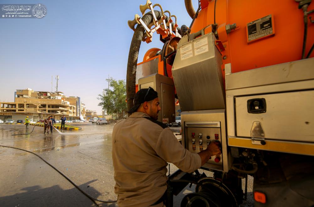 آليات وكوادر العتبة الميدانية تقدم خدماتها في مدينة النجف الأشرف