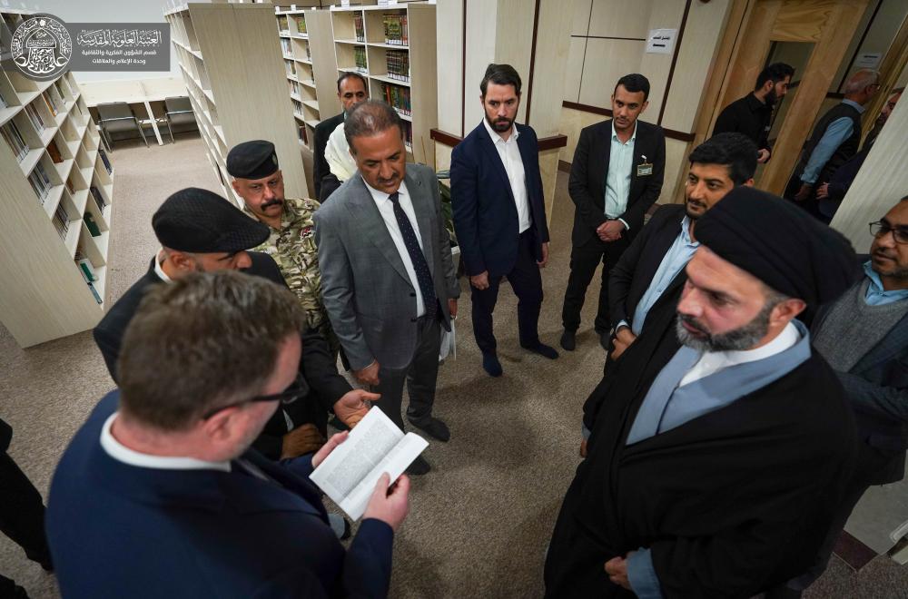 وفد فريق تعزيز المسائلة عن جرائم (داعش) يزور مكتبة الروضة الحيدرية في العتبة العلوية المقدسة
