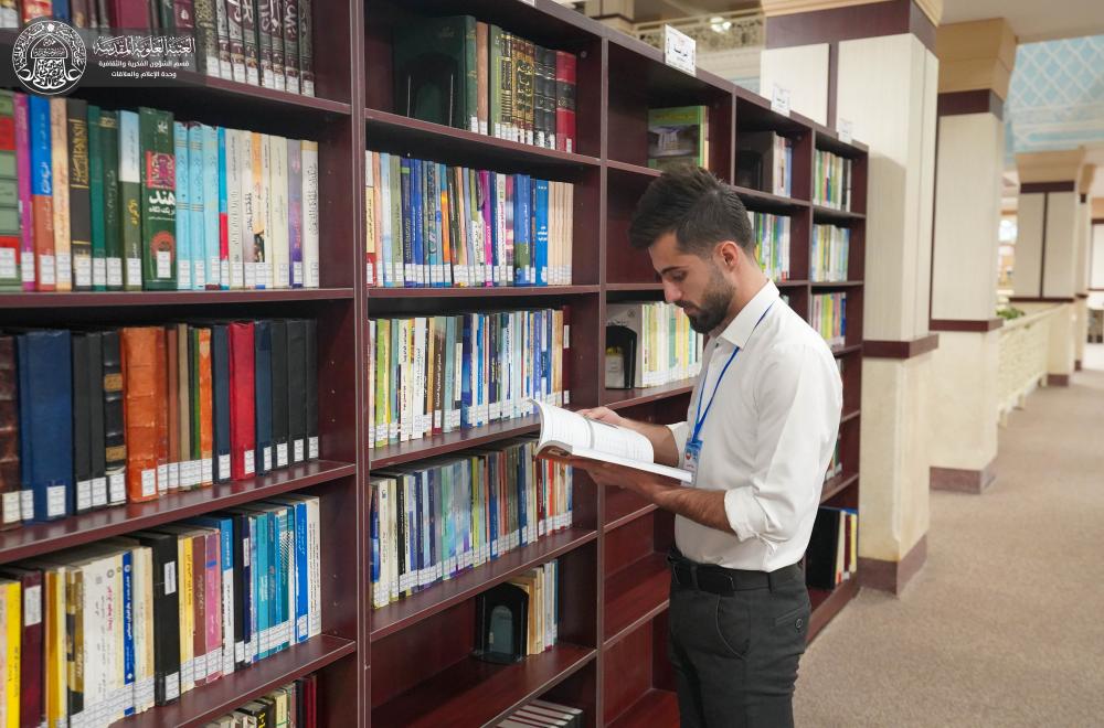 وفد من أساتيذ جامعة الموصل وطلبتها يزور مكتبة الروضة الحيدرية 