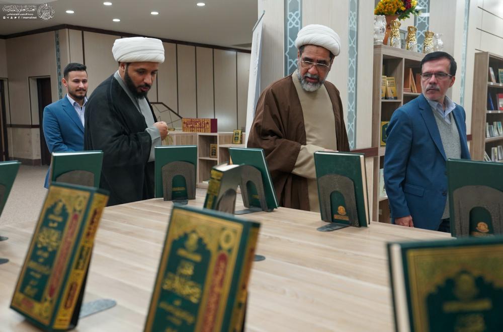 الشيخ أحمد سلمان يزور مكتبة الروضة الحيدرية في العتبة العلوية المقدسة 