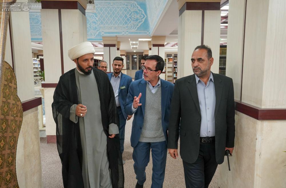 الشيخ أحمد سلمان يزور مكتبة الروضة الحيدرية في العتبة العلوية المقدسة 