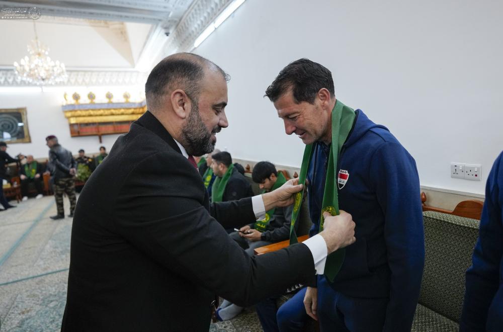 المنتخب الوطني العراقي يتشرف بزيارة أمير المؤمنين (عليه السلام) بعد فوزه ببطولة خليجي 25