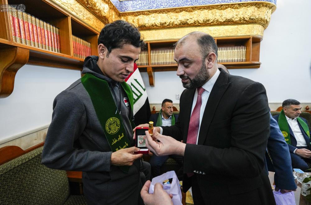 المنتخب الوطني العراقي يتشرف بزيارة أمير المؤمنين (عليه السلام) بعد فوزه ببطولة خليجي 25
