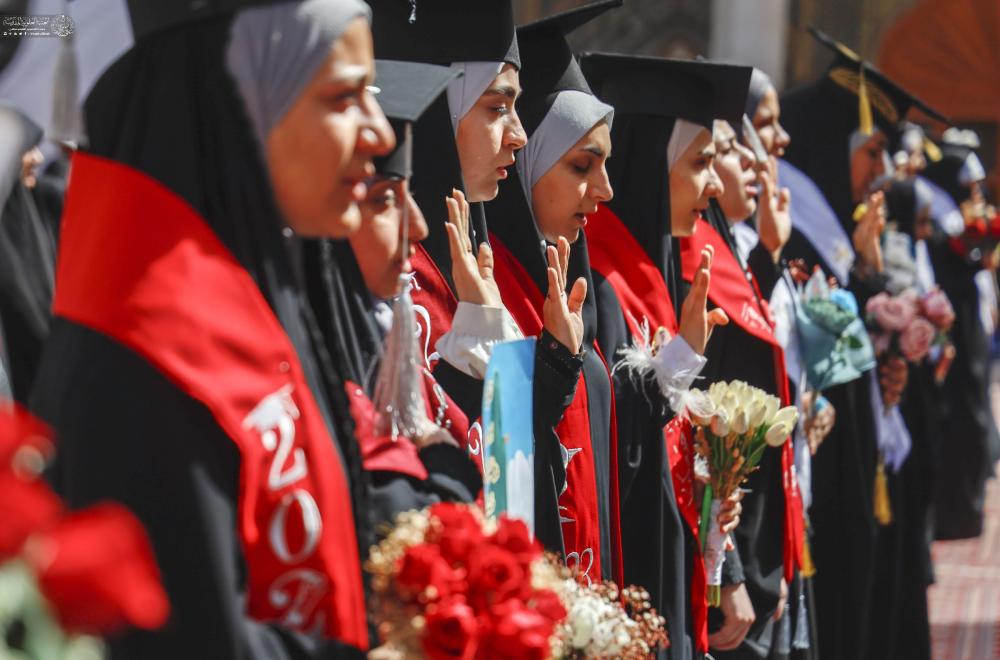 العتبة العلوية المقدسة ترعى حفل تخرُّج لمجموعة من طلبة الجامعات العراقية 