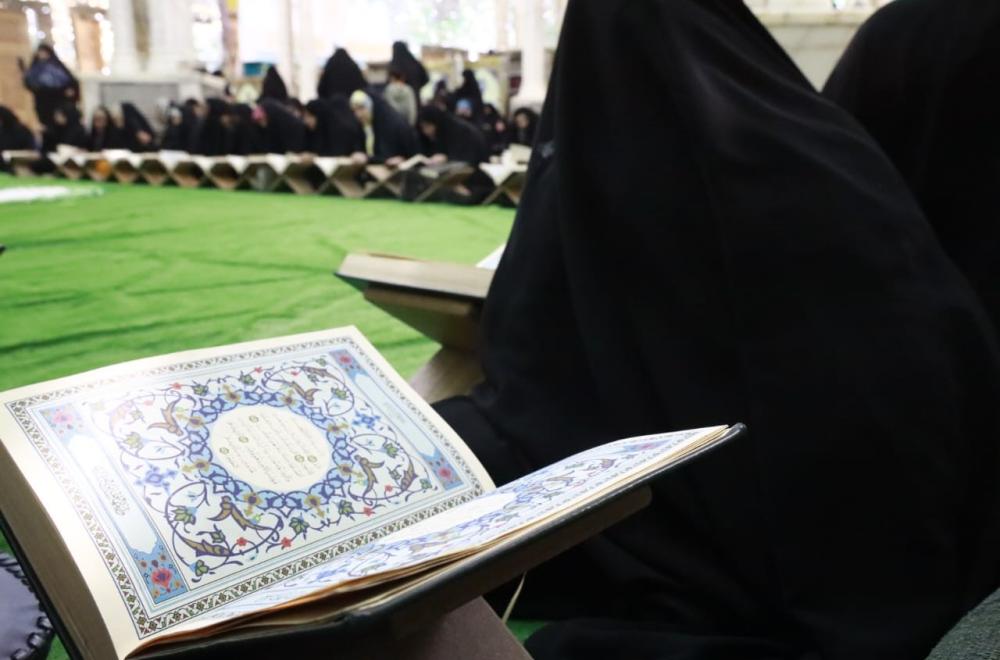 دار القرآن الكريم النسوية تباشر بجلساتها القرآنية  في رحاب مرقد أمير المؤمنين (ع)