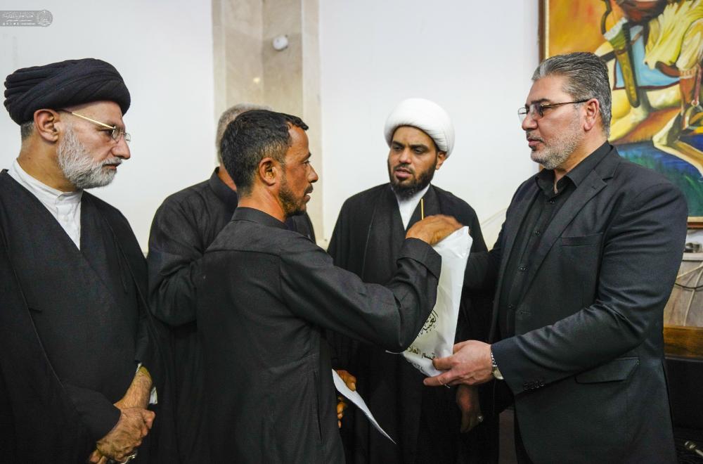 وفد العتبة العلوية المقدسة يحضر مجلس عزاء شهداء الخدمة الحسينية في الحيرة  
