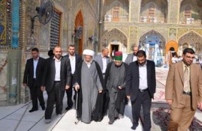 الأمين العام للعتبة الحسينية المقدسة يزور الحرم الحيدري المقدس