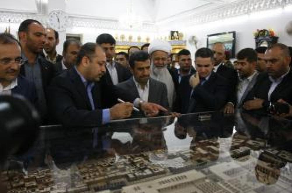 الرئيس الايراني محمود أحمدي نجادي يتشرف بزيارة العتبة العلوية المقدسة ويبدي إعجابه بمشاريع الاعمار والبناء الجارية فيها
