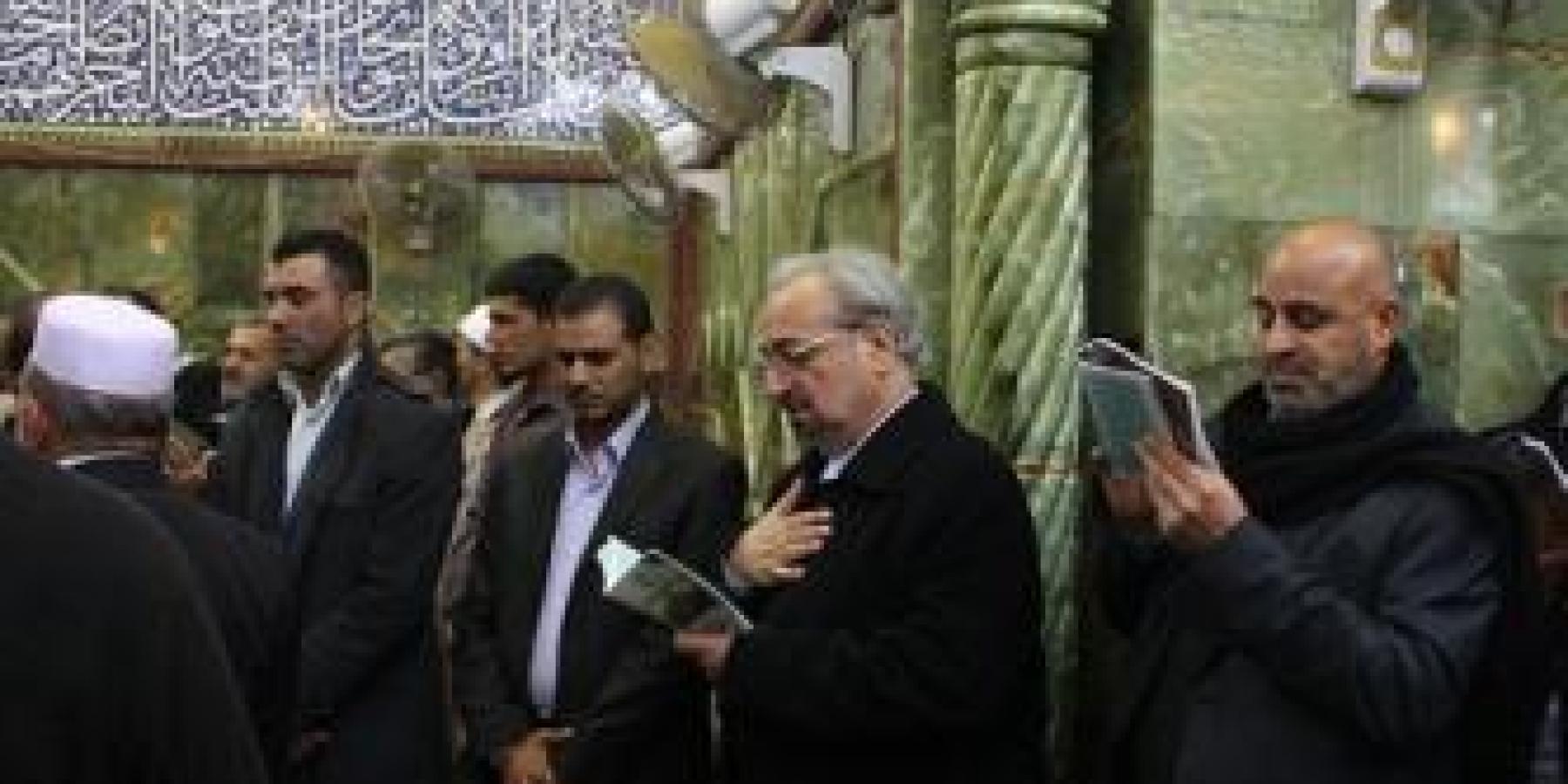 القنصل الإيراني في النجف الأشرف يتشرَّف بزيارة مرقد الإمام أمير المؤمنين عَلِيٍّ عليه السلام