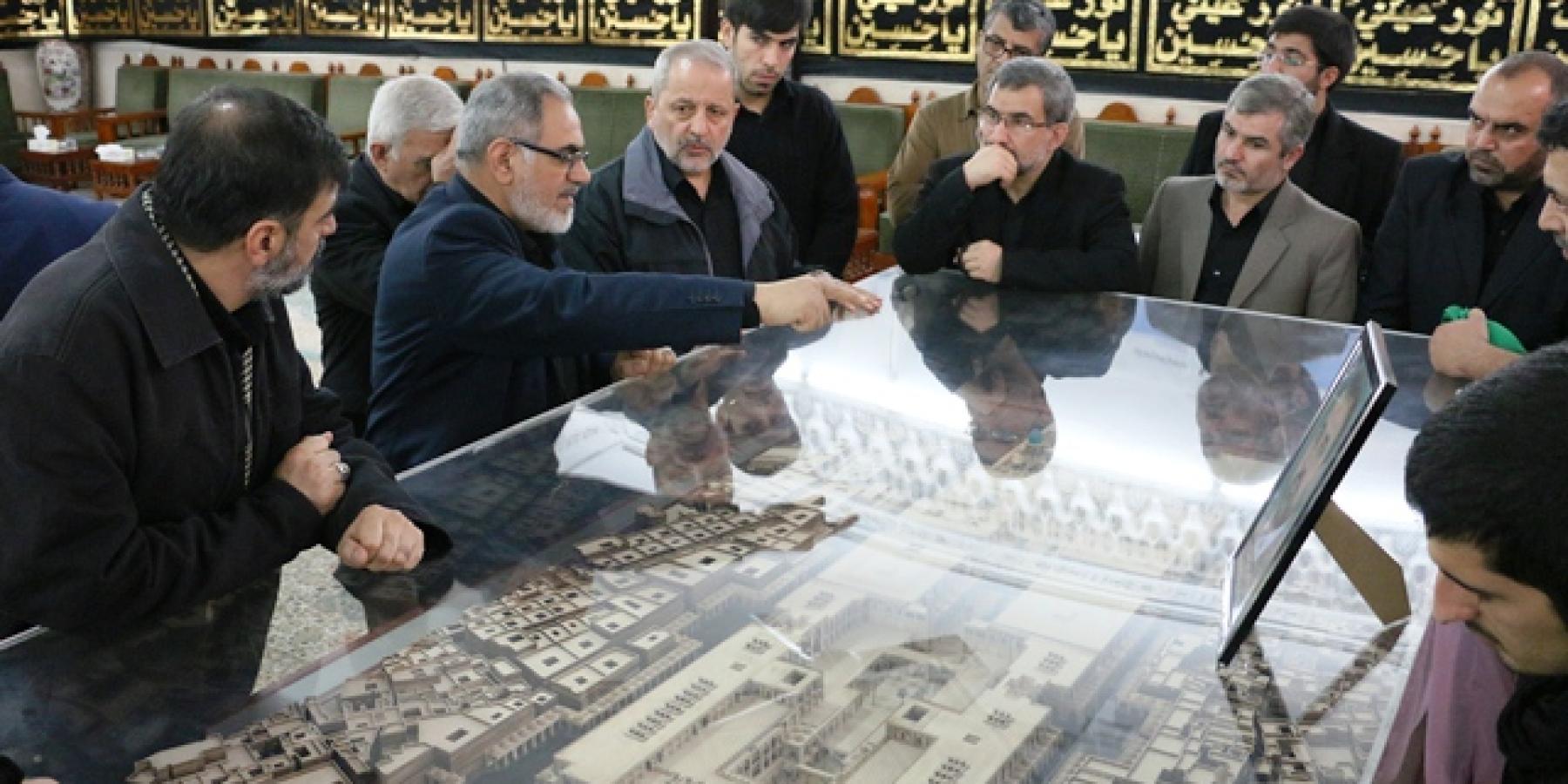 وفد ايراني يتشرف بزيارة الحرم الطاهر لأمير المؤمنين (عليه السلام)